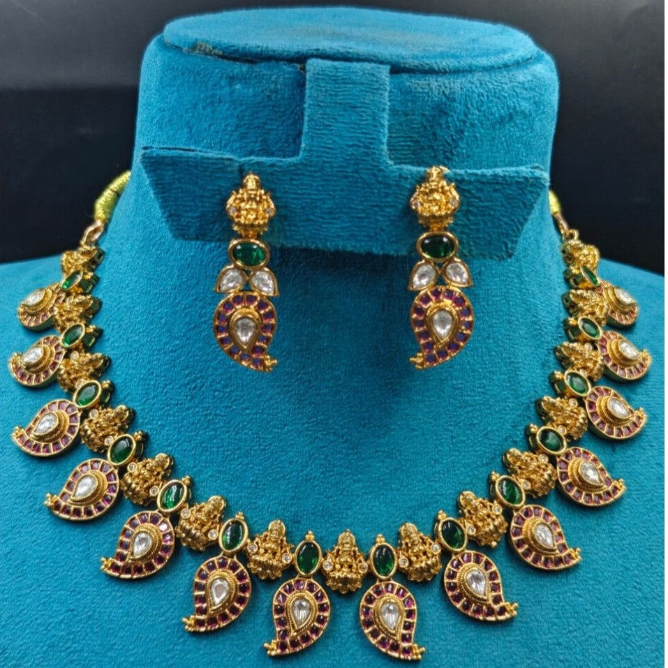 Short Necklace Set
